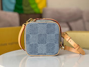 CHESS MESSENGER 24 IN COLUMBIA BLUE DAMIER DENIM 3D