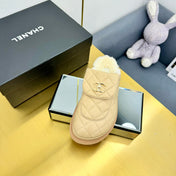 THICK-SOLED SLIDE IN LIGHT YELLOW LAMBSKIN AND WOOL LINING