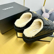 THICK-SOLED SLIDE IN BLACK LAMBSKIN AND WOOL LINING