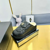 THICK-SOLED SLIDE IN BLACK LAMBSKIN AND WOOL LINING