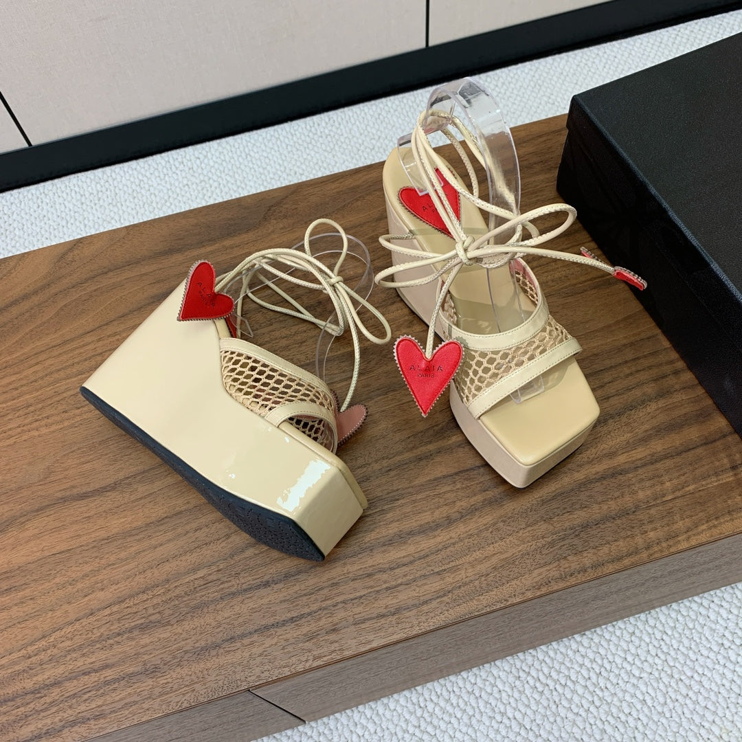 ALAIA BANQUET WEDGE SANDALS IN GOLD LAMBSKIN WITH RED HEART