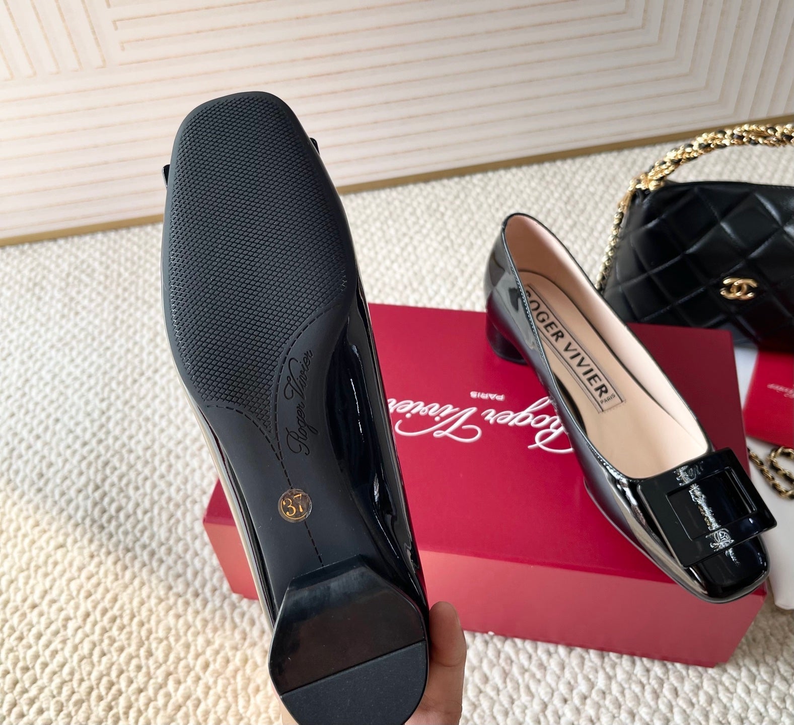 U LOOK BALLERINAS IN BLACK GLOSSY CALFSKIN