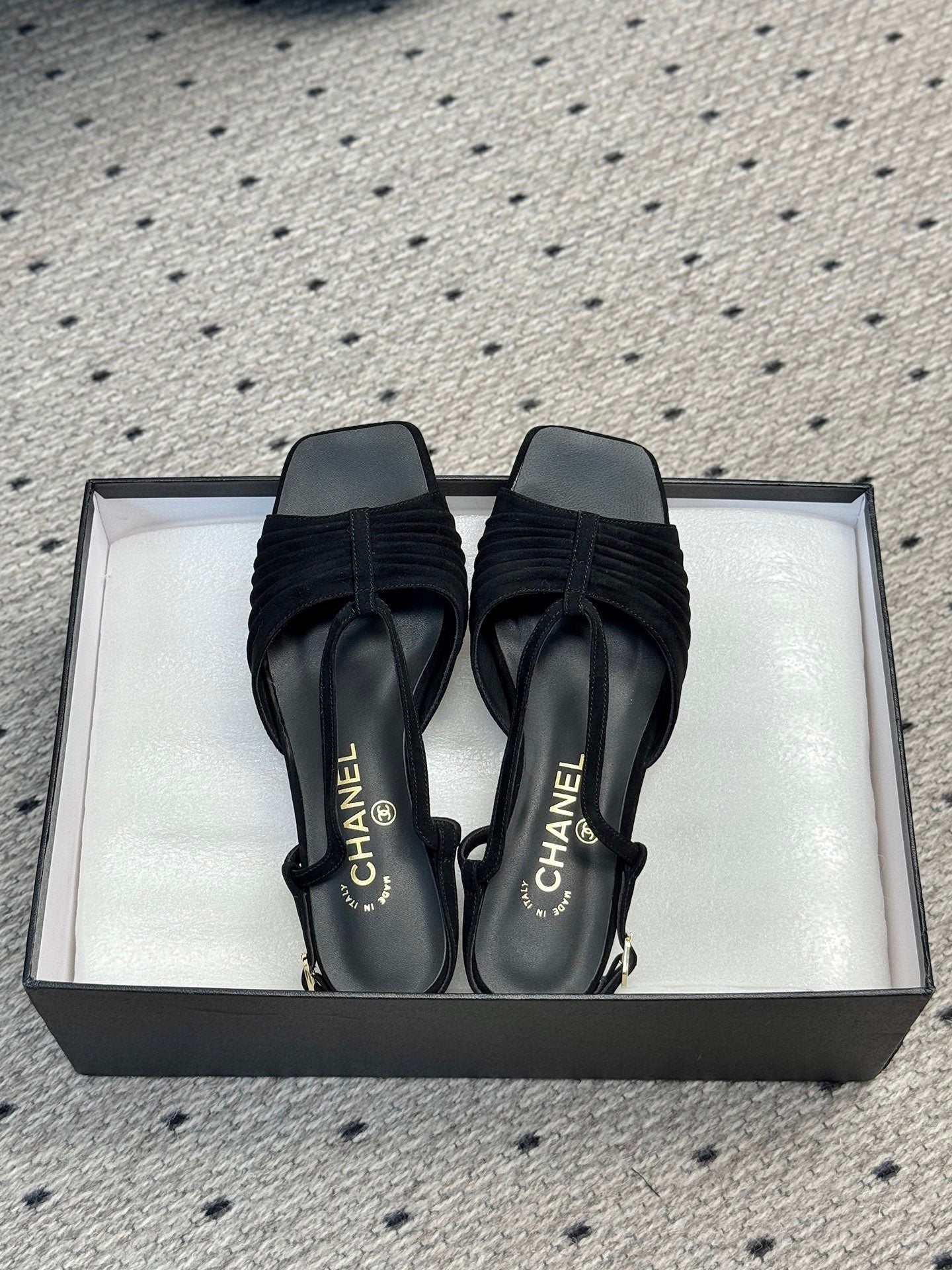 CC HIGH HEELS IN BLACK QUILTED SUEDE