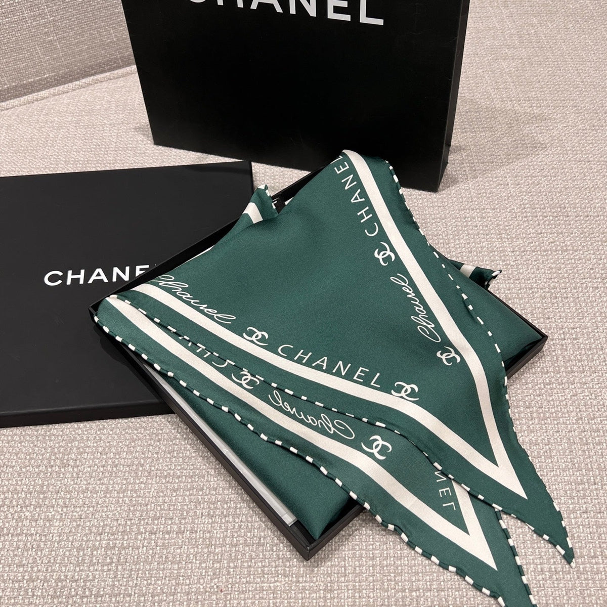 CHANEL 25S SCARF 160 IN SILK 697662