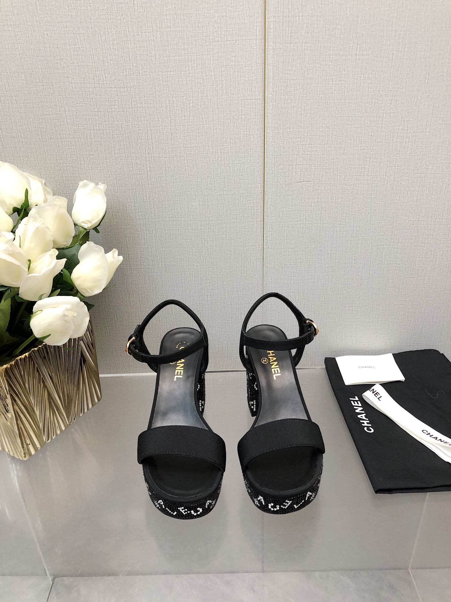 BLOCK HEEL WITH CRYSTAL 9 CM SANDAL IN BLACK FABRIC