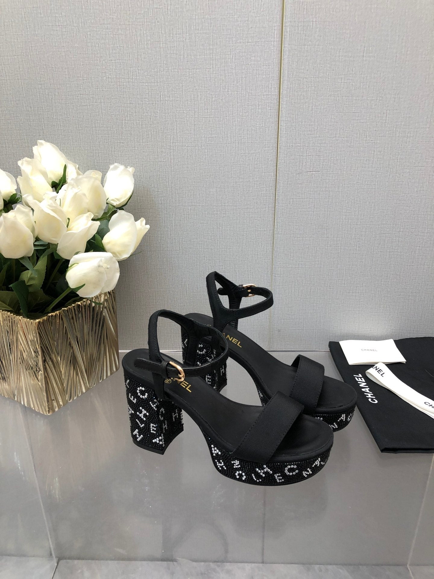 BLOCK HEEL WITH CRYSTAL 9 CM SANDAL IN BLACK FABRIC