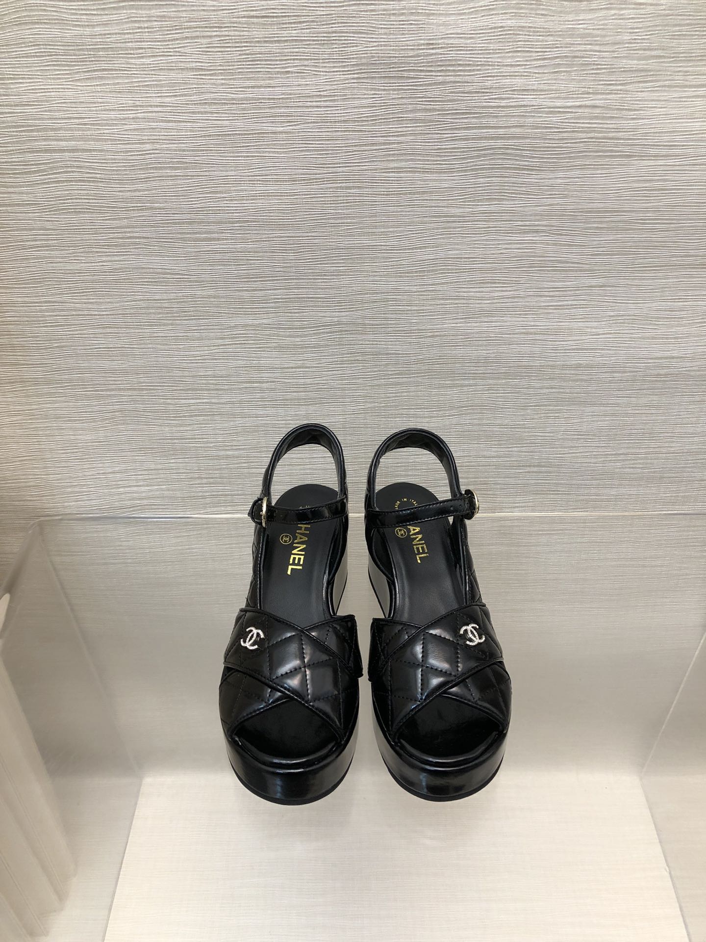 WEDGE SANDALS IN BLACK CALFSKIN