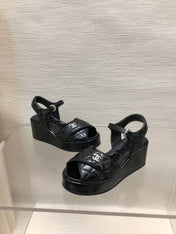 WEDGE SANDALS IN BLACK CALFSKIN