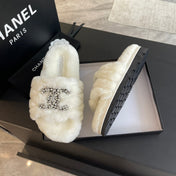 SLIPPERS IN WHITE FUR