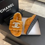 SLIPPERS IN SAFETY ORANGE FUR