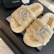 SLIPPERS IN BEIGE CREAM FUR