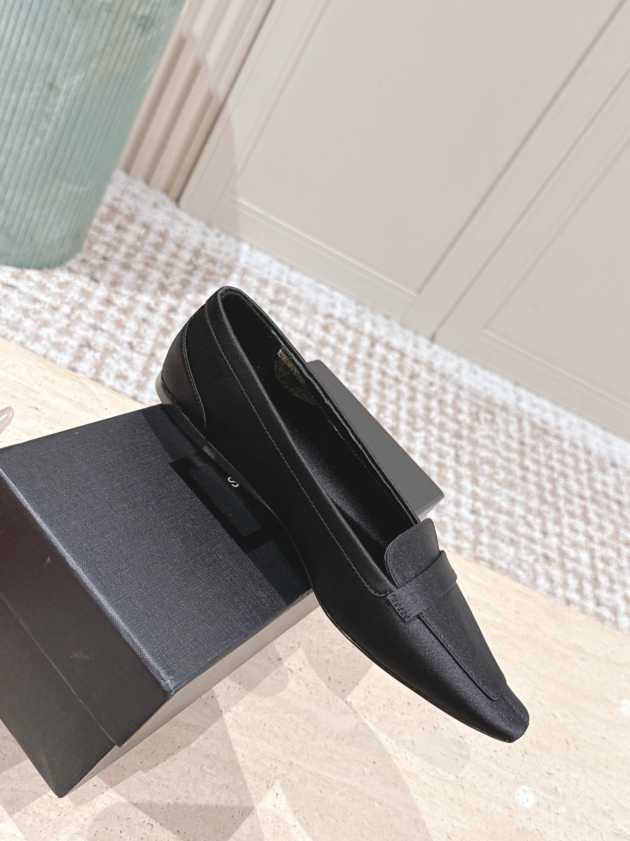 YSL 25S SAINT LAURENT POPPY BALLET FLATS IN BLACK SILK