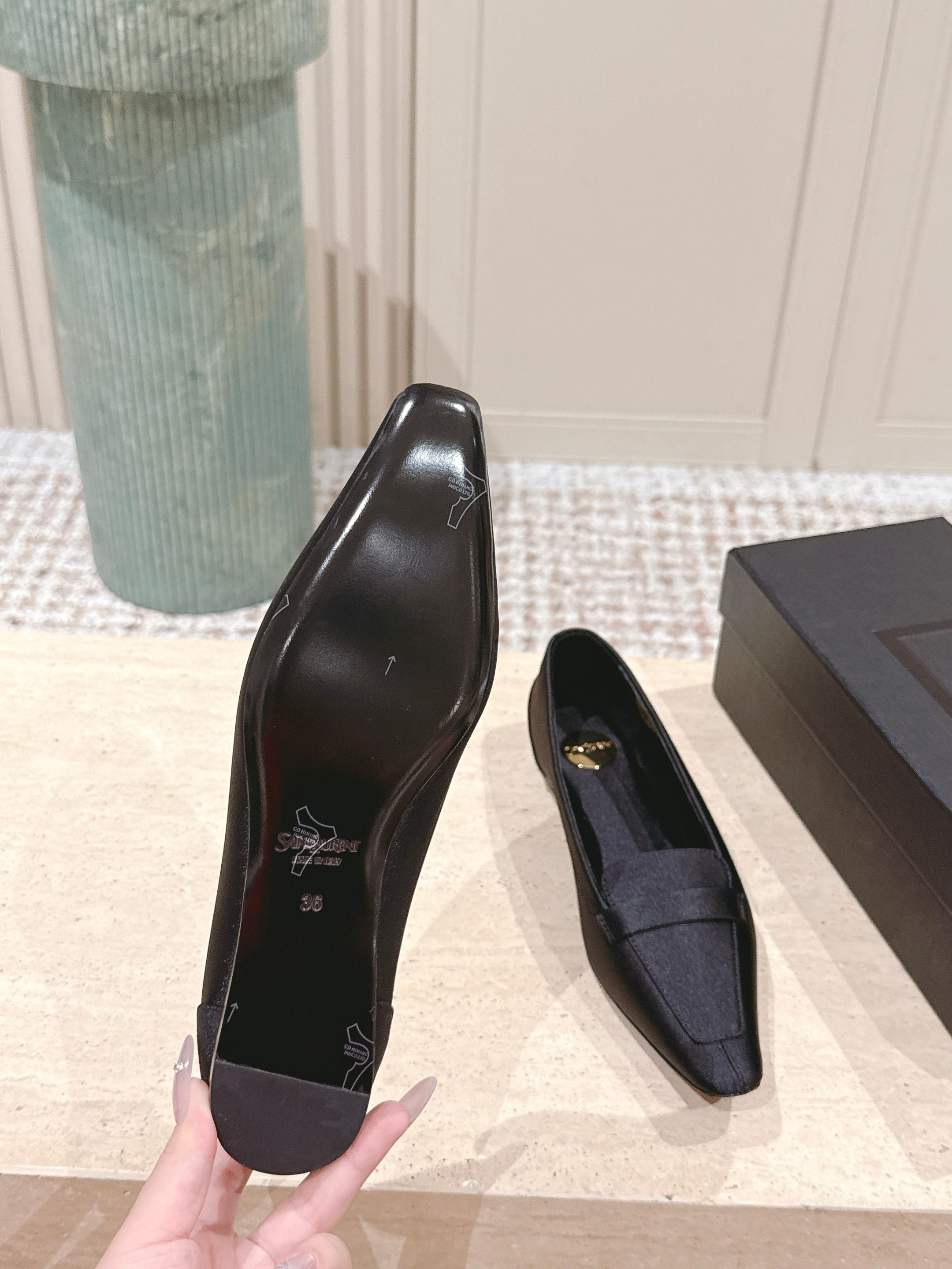 YSL 25S SAINT LAURENT POPPY BALLET FLATS IN BLACK SILK