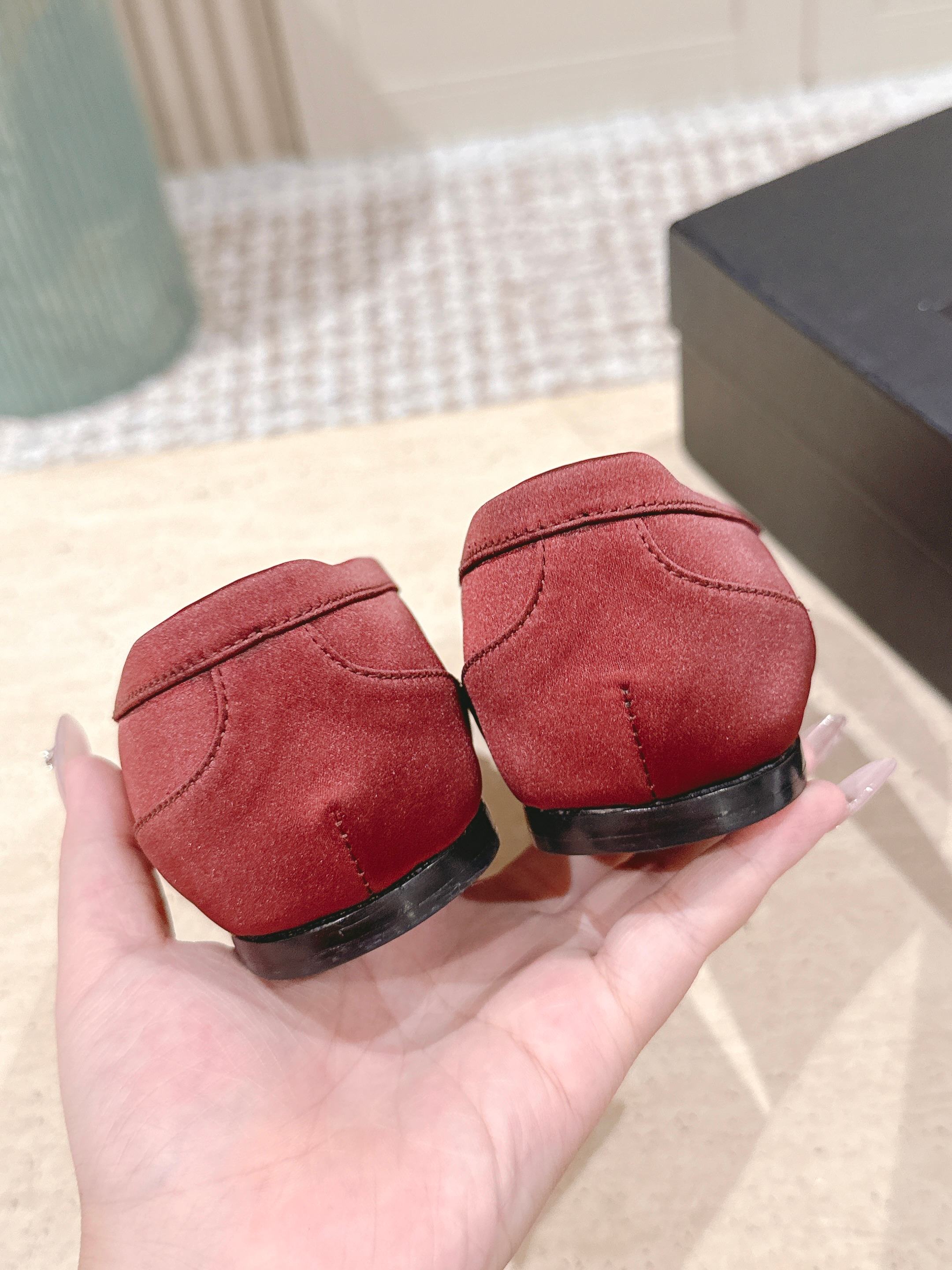 YSL 25S SAINT LAURENT POPPY BALLET FLATS IN VINTAGE RED SILK