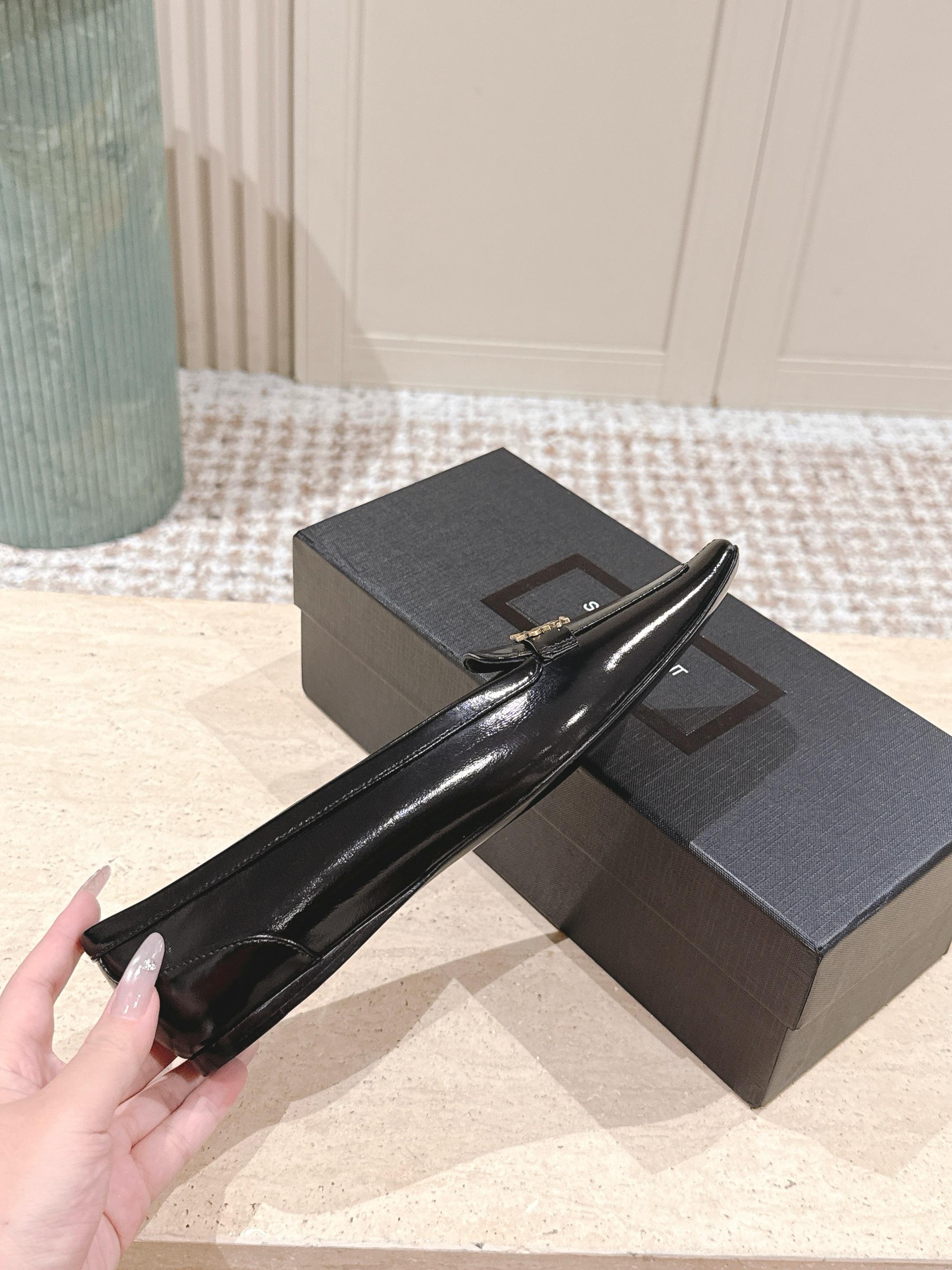 YSL 25S SAINT LAURENT POPPY BALLET FLATS IN BLACK GLOSSY CALFSKIN