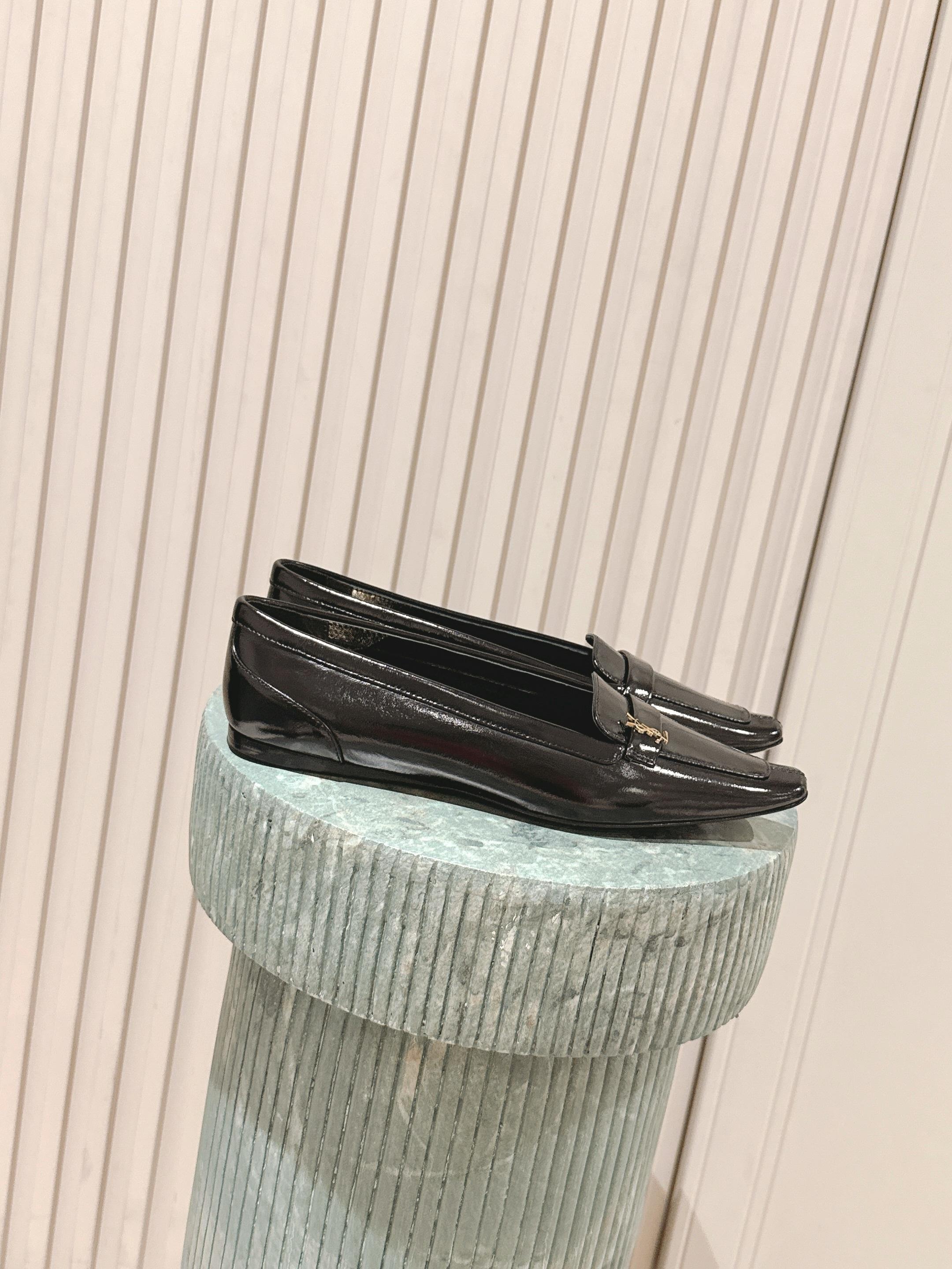 YSL 25S SAINT LAURENT POPPY BALLET FLATS IN BLACK GLOSSY CALFSKIN