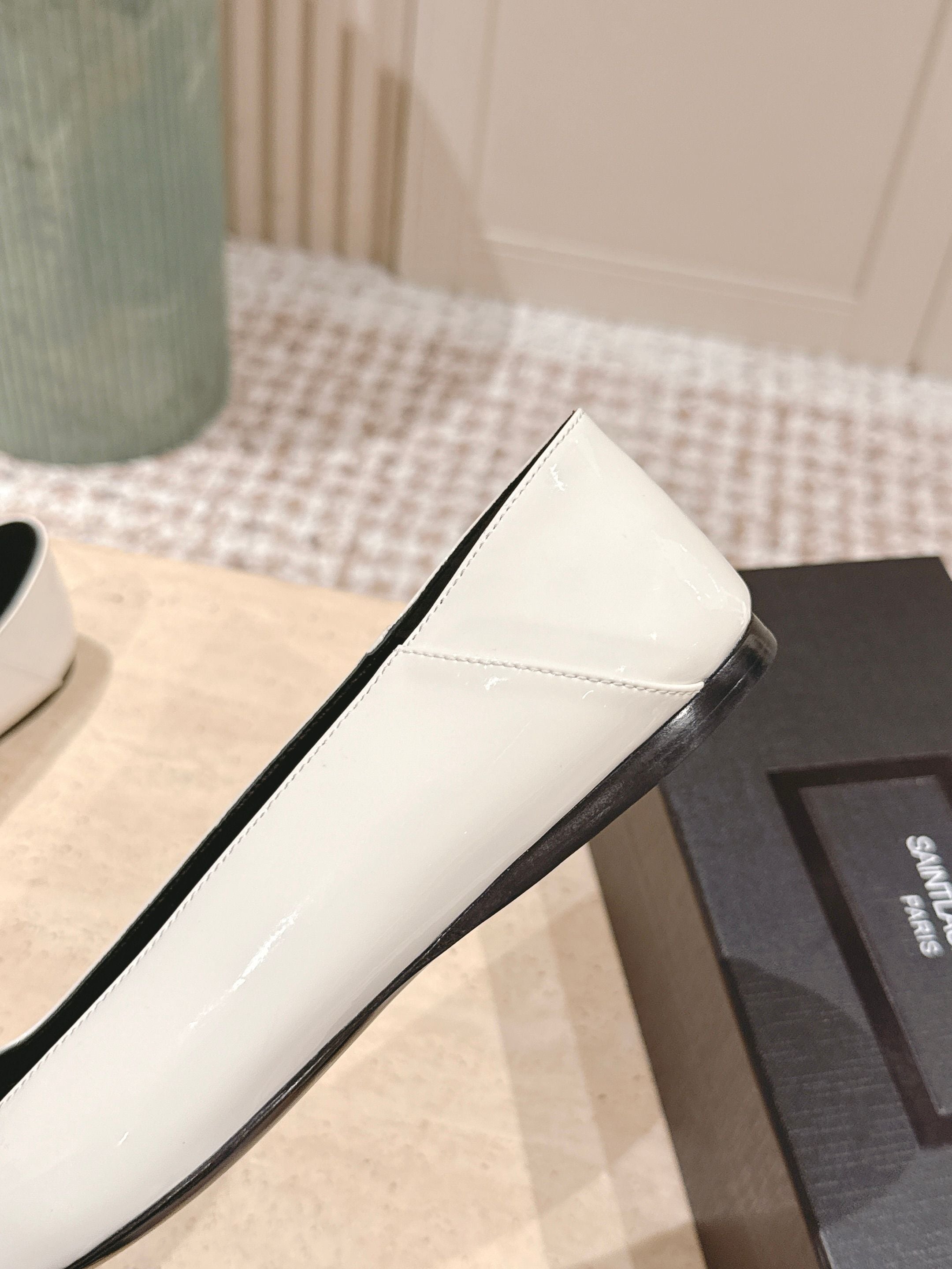 YSL 25S POPPY BALLET FLATS IN IVORY GLOSSY LAMBSKIN