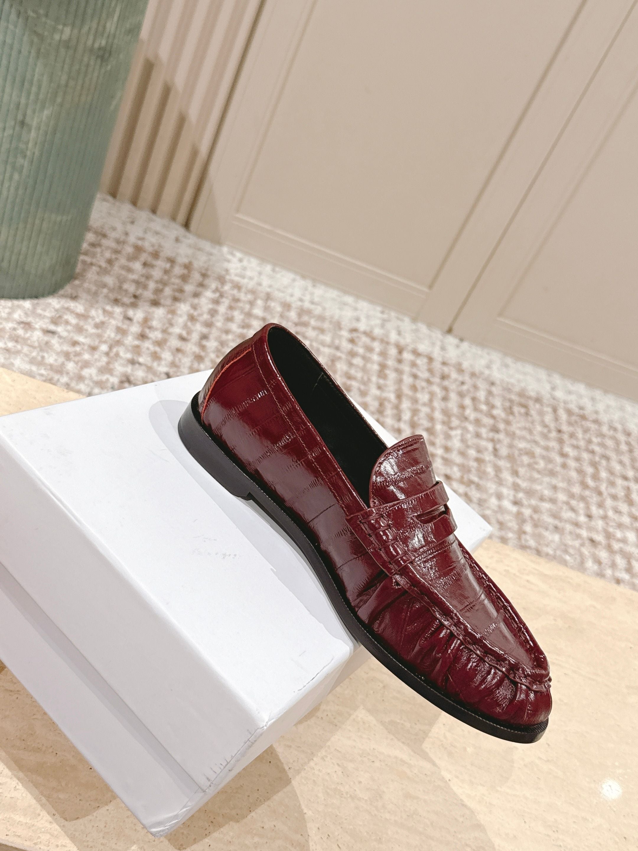 YSL 25S SAINT LAURENT LOAFERS IN DARK RED GLOSSY CALFSKIN WITH SMALL LOGO
