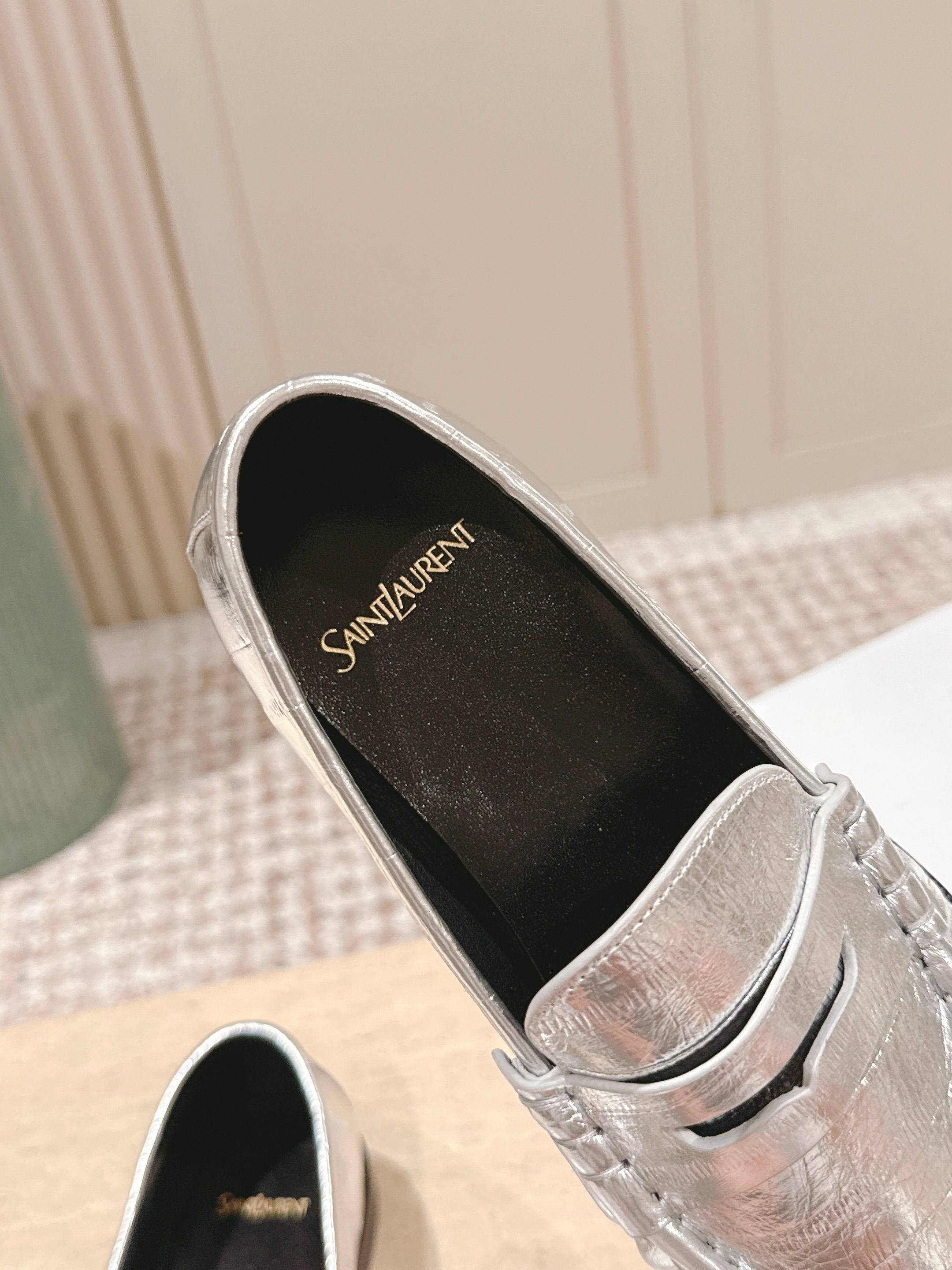 YSL 25S SAINT LAURENT LOAFERS IN SILVER CALFSKIN WITH SMALL LOGO