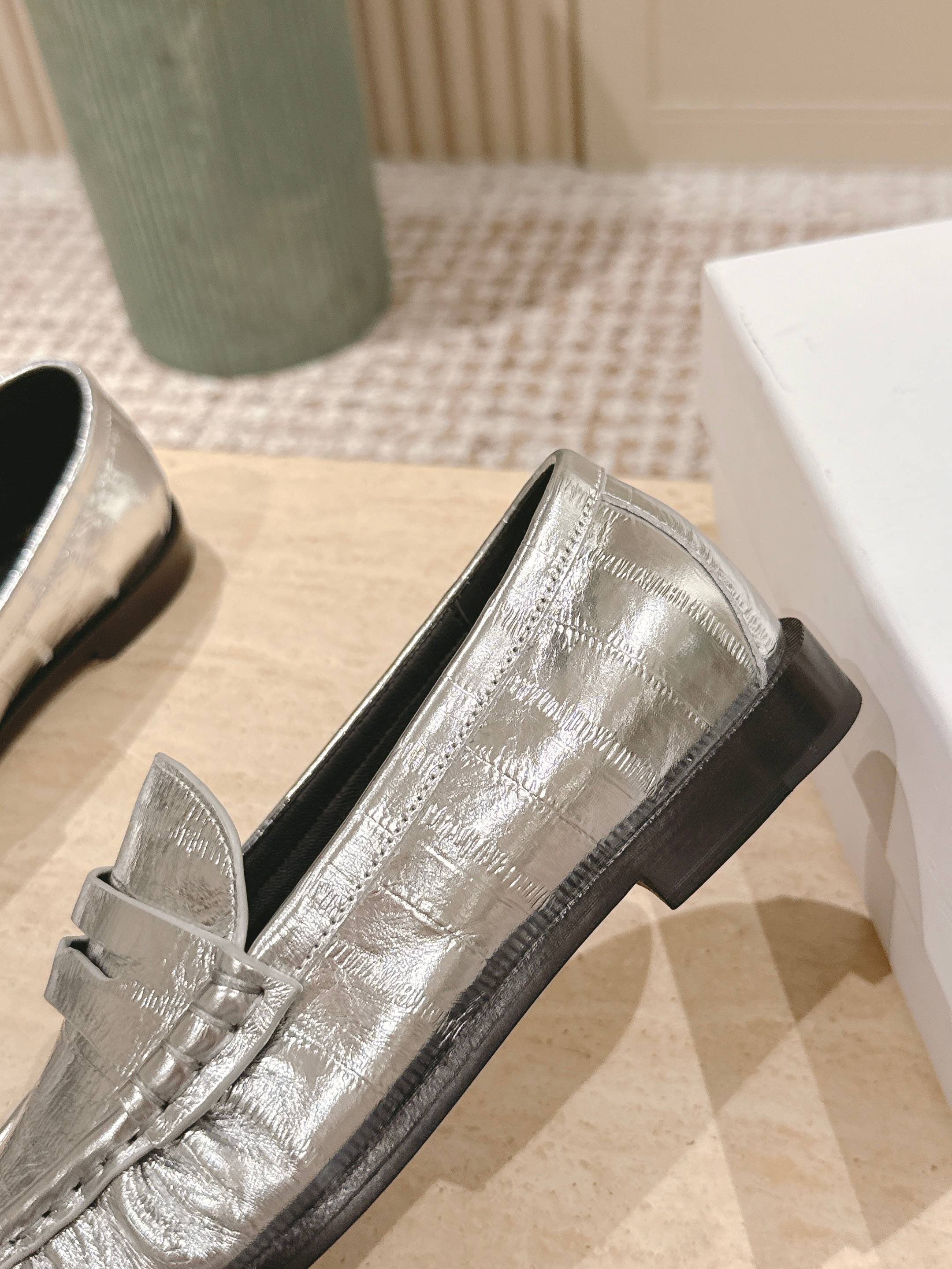 YSL 25S SAINT LAURENT LOAFERS IN SILVER CALFSKIN WITH SMALL LOGO