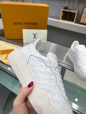 LV WOMEN GROOVY PLATFORM IN WHITE EMBOSSED CALFSKIN
