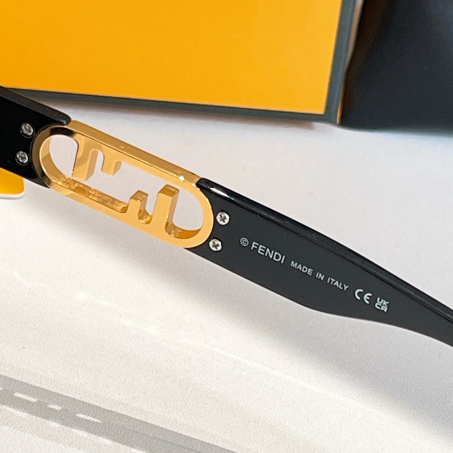 OVERSIZED FF DIAMONDS SQUARE FRAME SUNGLASSES FE40181 IN ACETATE