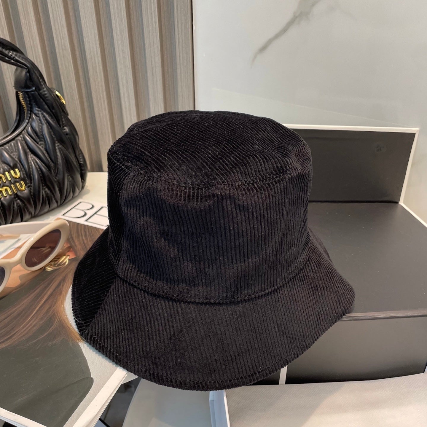MM BUCKET IN BLACK VELVET WITH LOGO