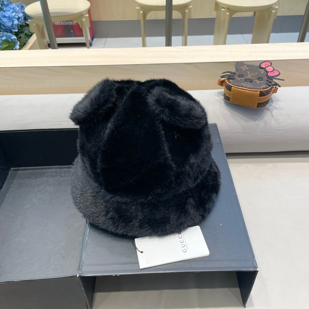 BUCKET HAT IN BLACK FLEECE 397930