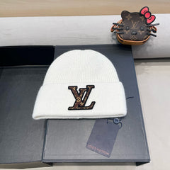 KNITTED BEANIE HAT IN WHITE FLEECE AND WOOL 426209