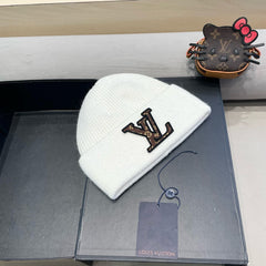 KNITTED BEANIE HAT IN WHITE FLEECE AND WOOL 426209