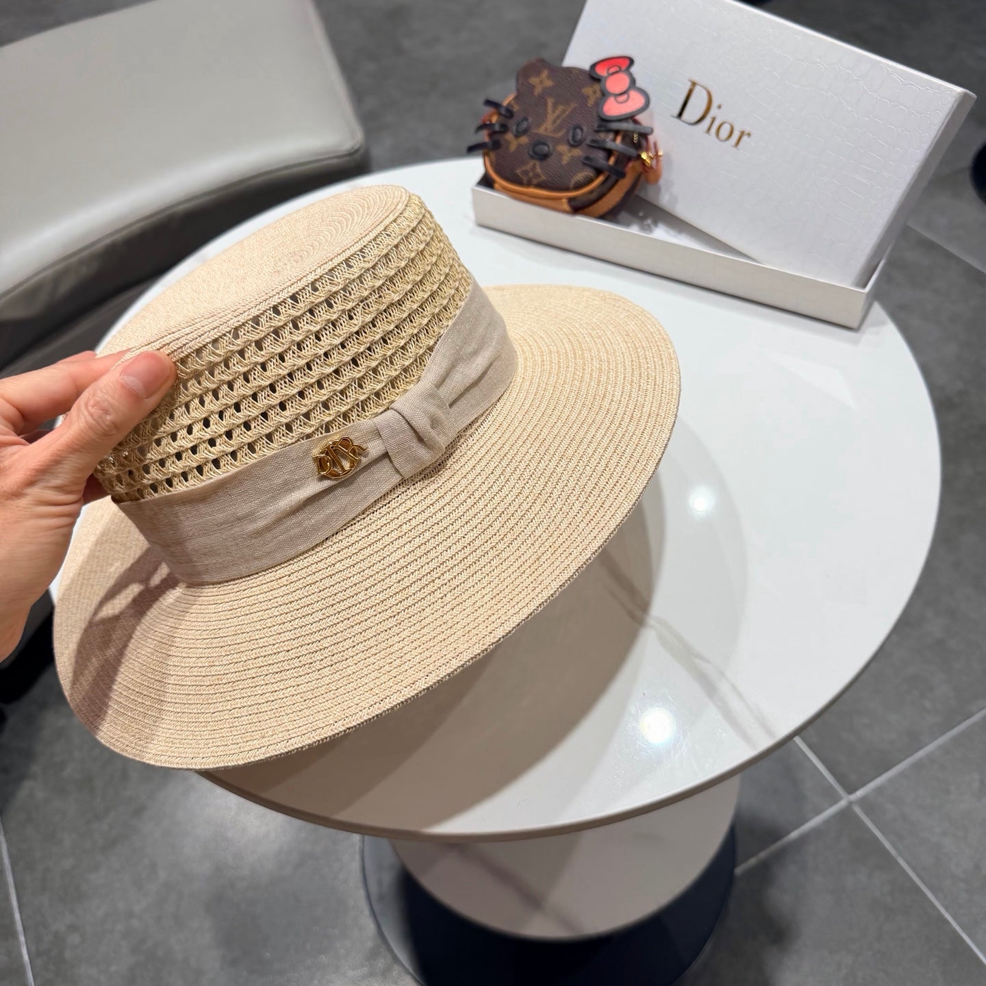 DIOR 26S FLAT-BRIM STRAW HAT STYLE 42