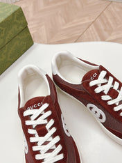 SNEAKER WITH INTERLOCKING G IN GARNET RED SUEDE AND MESH