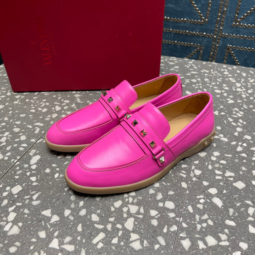 LEISURE FLOWS SPLIT LOAFER IN BRIGHT PINK CALFSKIN
