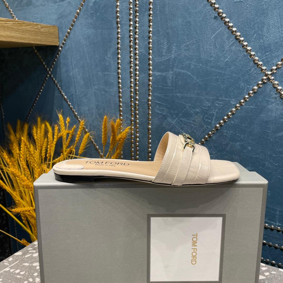 FLAT MULE IN WHITE CREAM CALFSKIN