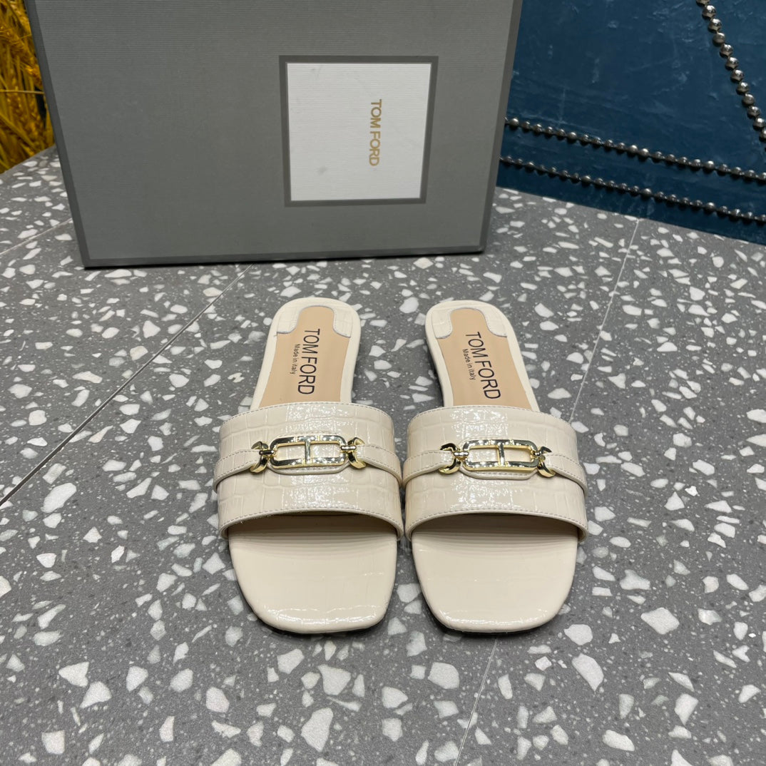 FLAT MULE IN WHITE CREAM CALFSKIN