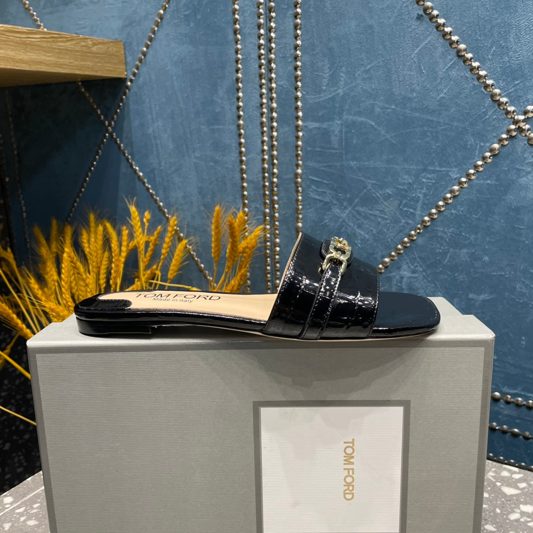 FLAT MULE IN BLACK CALFSKIN