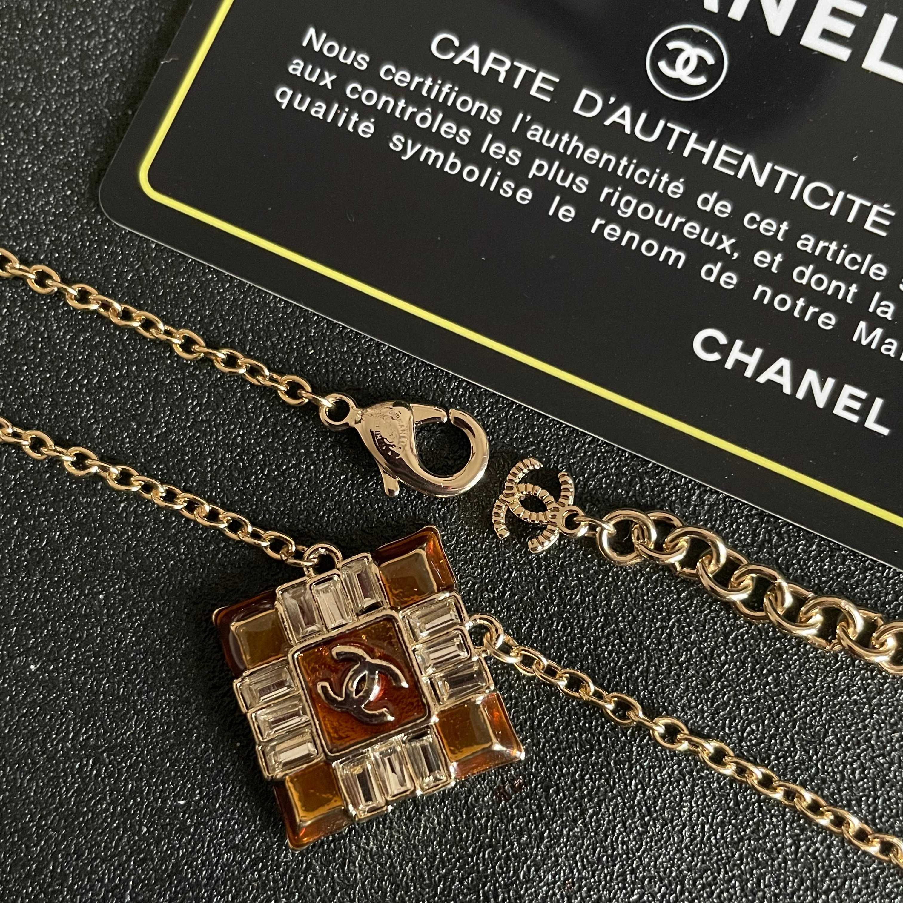 CHANEL 26S DOUBLE C LOGO AMBER CRYSTAL SQUARE PENDANT NECKLACE IN GOLD METAL 633294