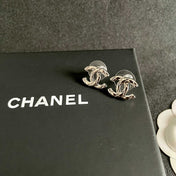 CHANEL 26S CHANEL CC LOGO WOVEN METAL STUD EARRINGS IN SILVER METAL 633306