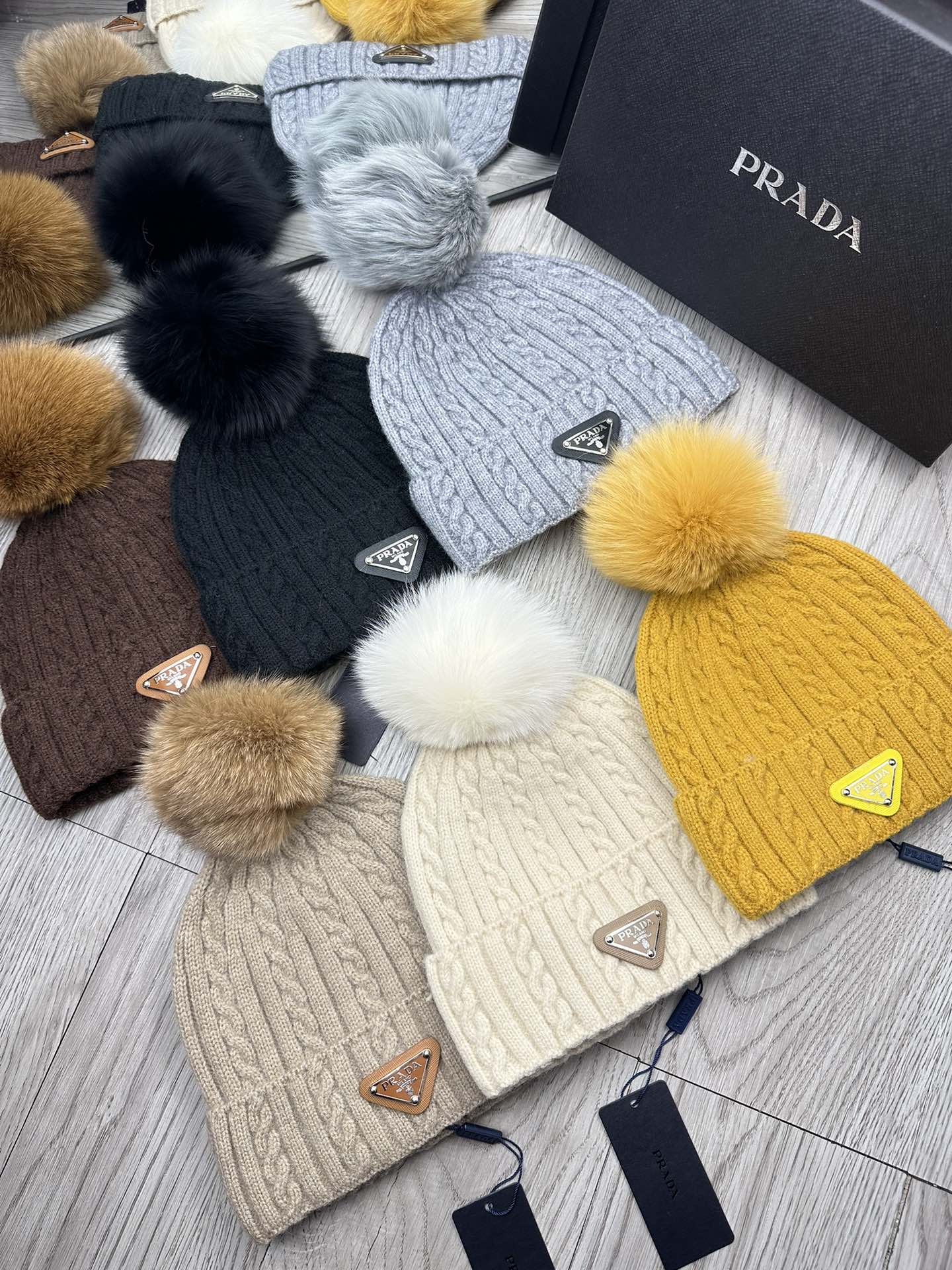 BEANIE HAT IN CHOCOLATE BROWN WOOL 352364