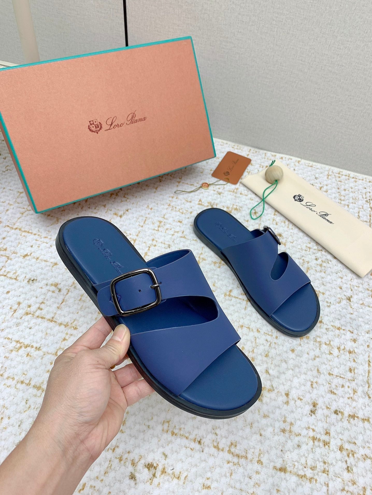 SANDALS IN CLASSIC BLUE CALFSKIN