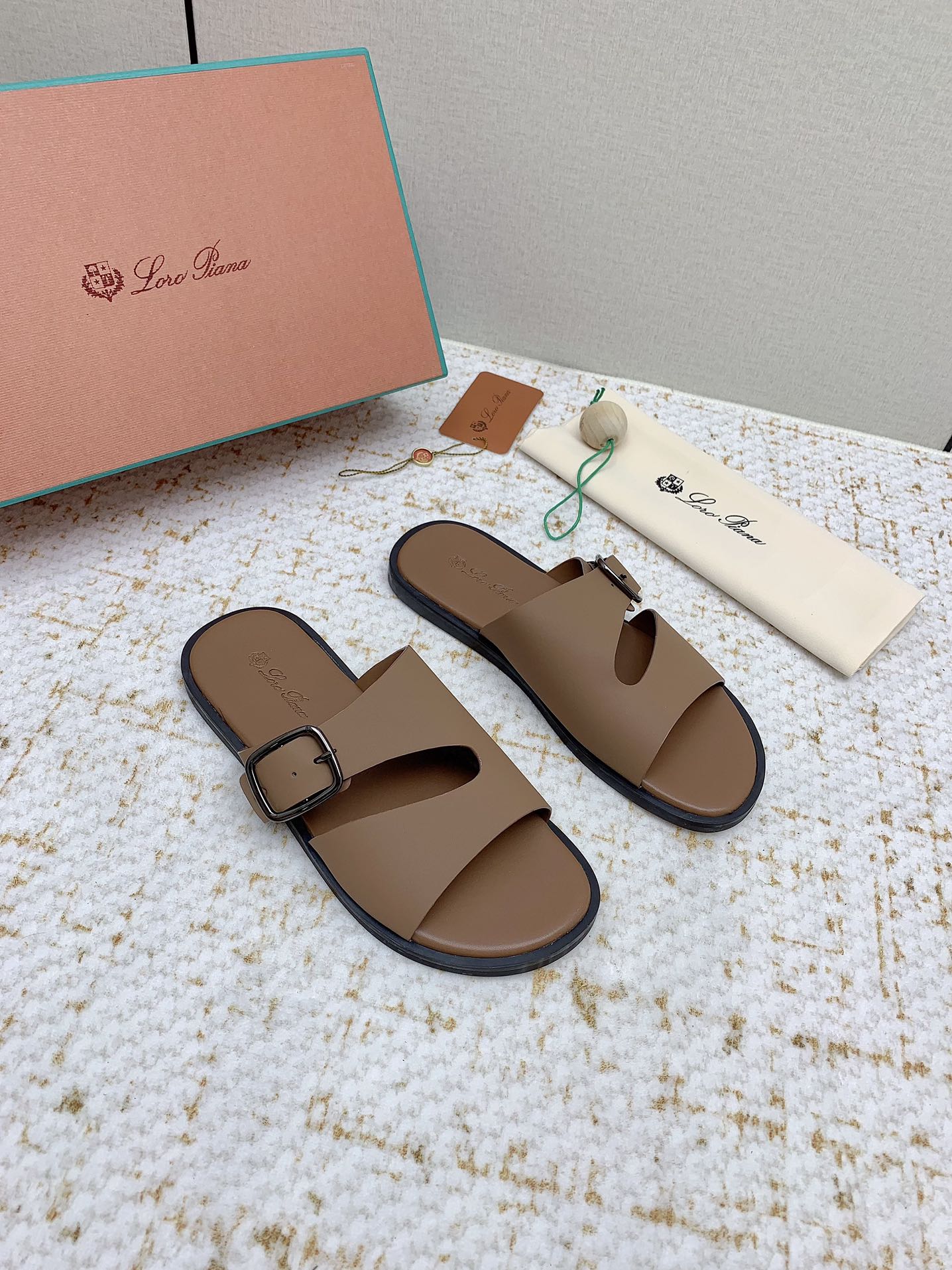 SANDALS IN LIGHT BROWN CALFSKIN