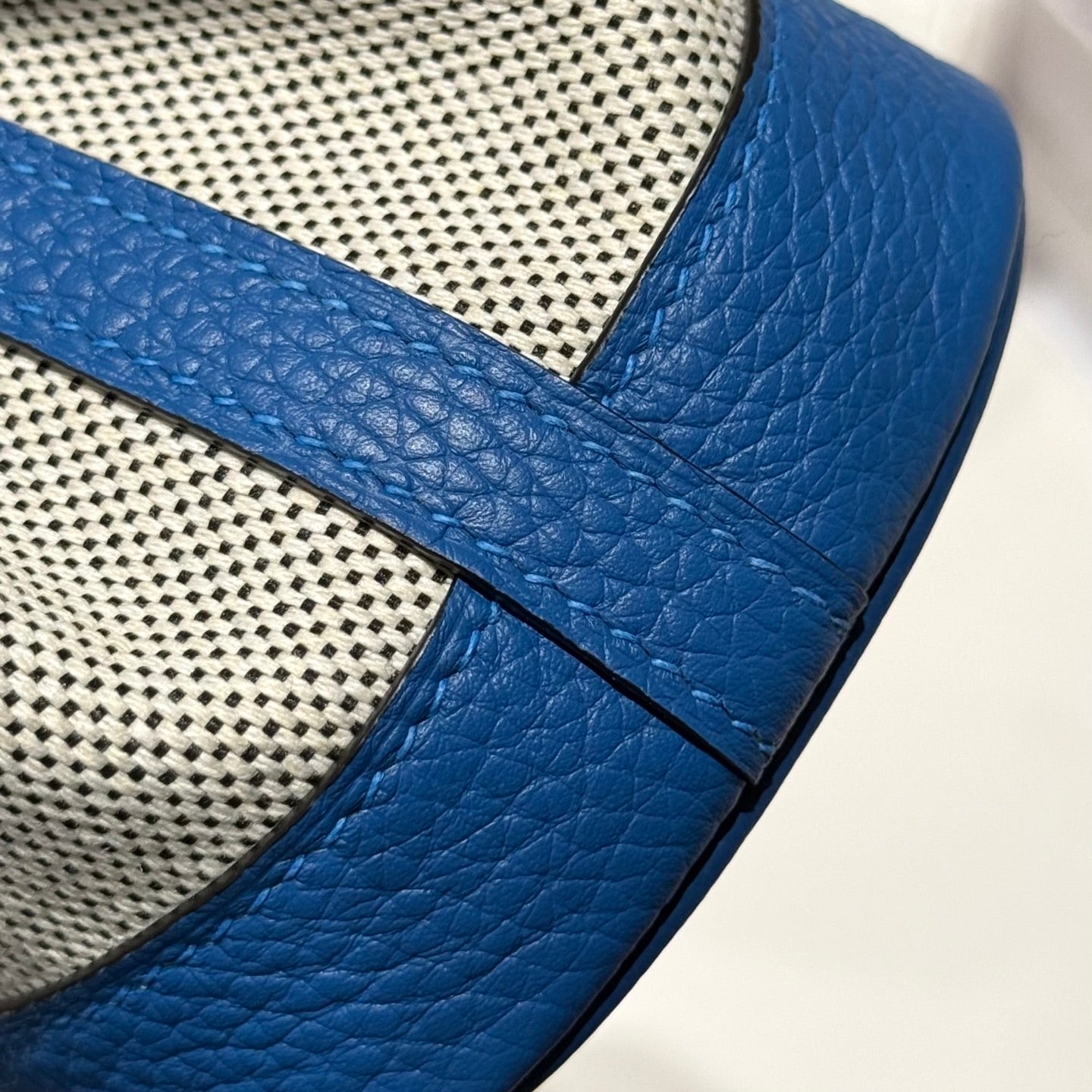 GARDEN PARTY 23CM IN WHITE MIX BLACK TOILETS COTTON CANVAS AND BLUE CALFSKIN