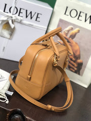 LOE AMAZONA 19 BAG IN WARM DESERT NAPPA CALFSKIN