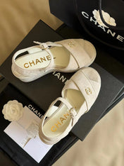 CC CLASSIC WEDGE SANDALS IN WHITE LAMBSKIN SUEDE