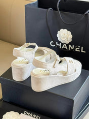 CC CLASSIC WEDGE SANDALS IN WHITE LAMBSKIN SUEDE