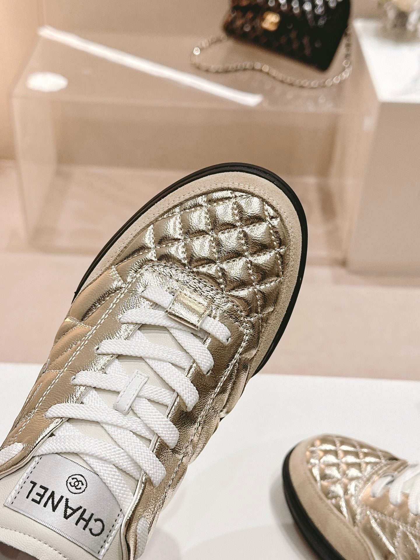 SNEAKERS IN GLOSSY GOLDEN LAMBSKIN