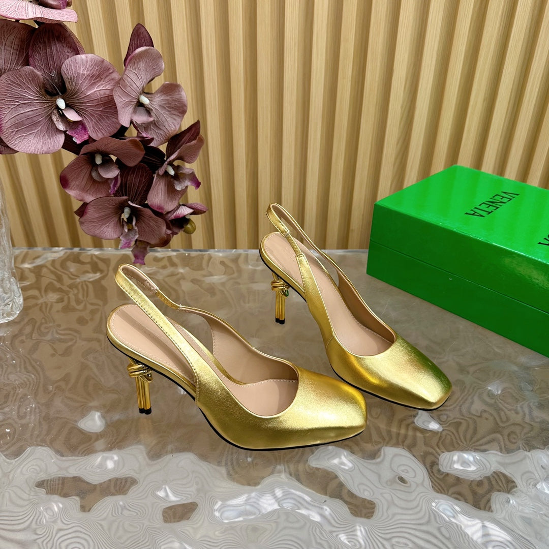 KNOT PUMP 9 CM IN GOLD CALFSKIN WITH GOLD FINISHED METAL HEEL