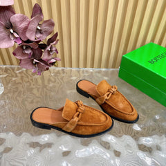 OPEN-BACK LOAFER REALISED IN CINNAMON BROWN SUEDE