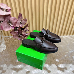 OPEN-BACK LOAFER REALISED IN CHESTNUT BROWN SOLF CALFSKIN