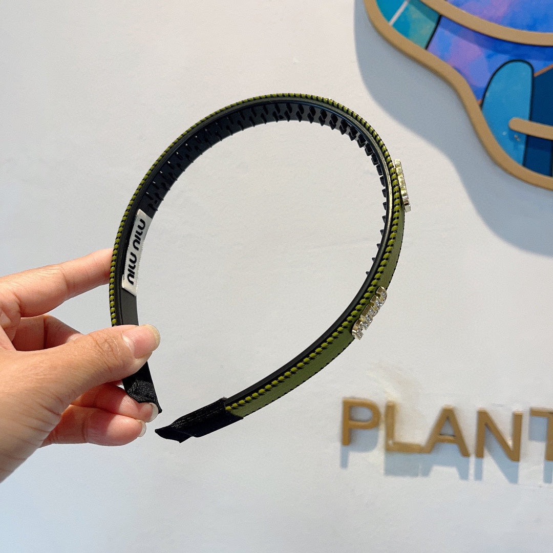 HEAD BAND IN OLIVE GREEN LAMBSKIN AND RESIN 417298